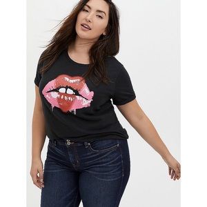 Torrid - Heart Painted Lips Relaxed Fit Crew Tee - Slub Black